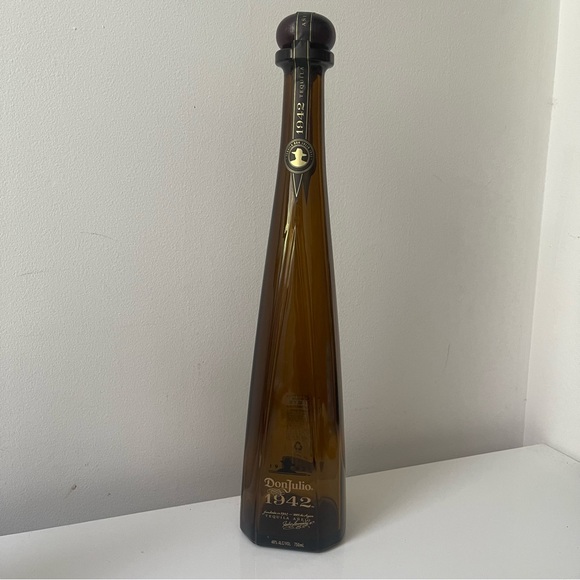 🍾 Empty 750ml Don Julio 1942 Bottle - Sleek and Sophisticated Design 🎨 - Picture 3 of 7